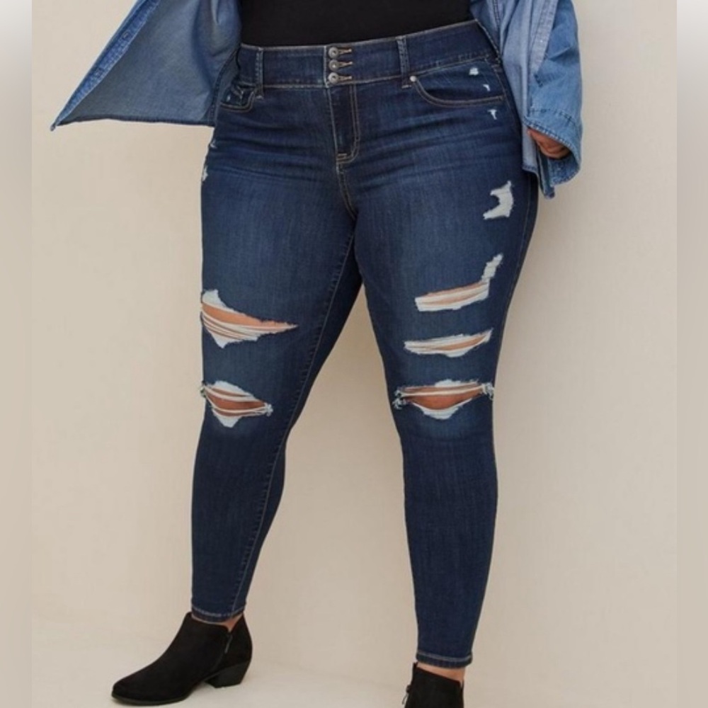 Torrid High Rise Super Soft Distressed Jegging Size 16R
